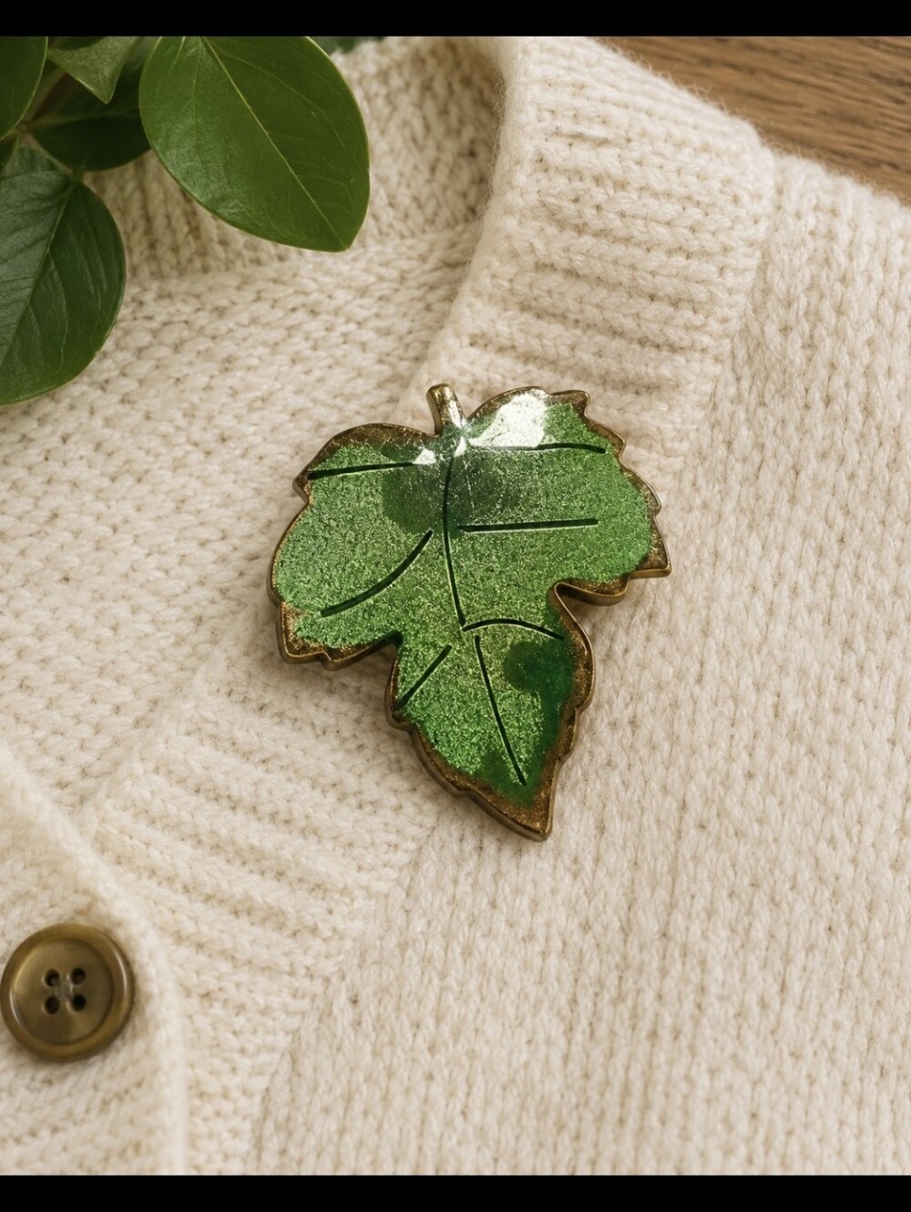 Green metal leaf  brooche